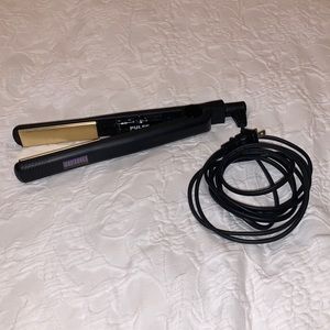 Hot Tools 1” flat iron #1711